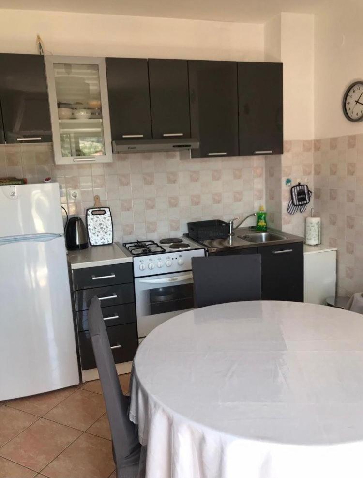 Apartments Mira Сплитска Экстерьер фото